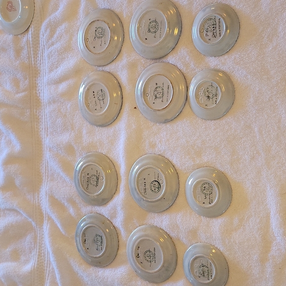 Carvalhinho Porto Handpainted Vintage Butter Pat Plates (set of 12) - Picture 13 of 16